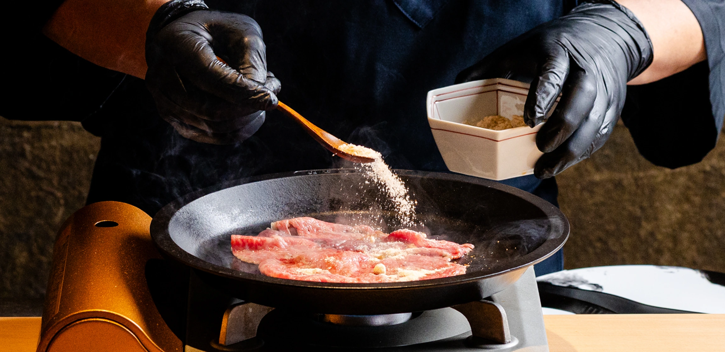 旨味を重ねる、六松のすき焼き